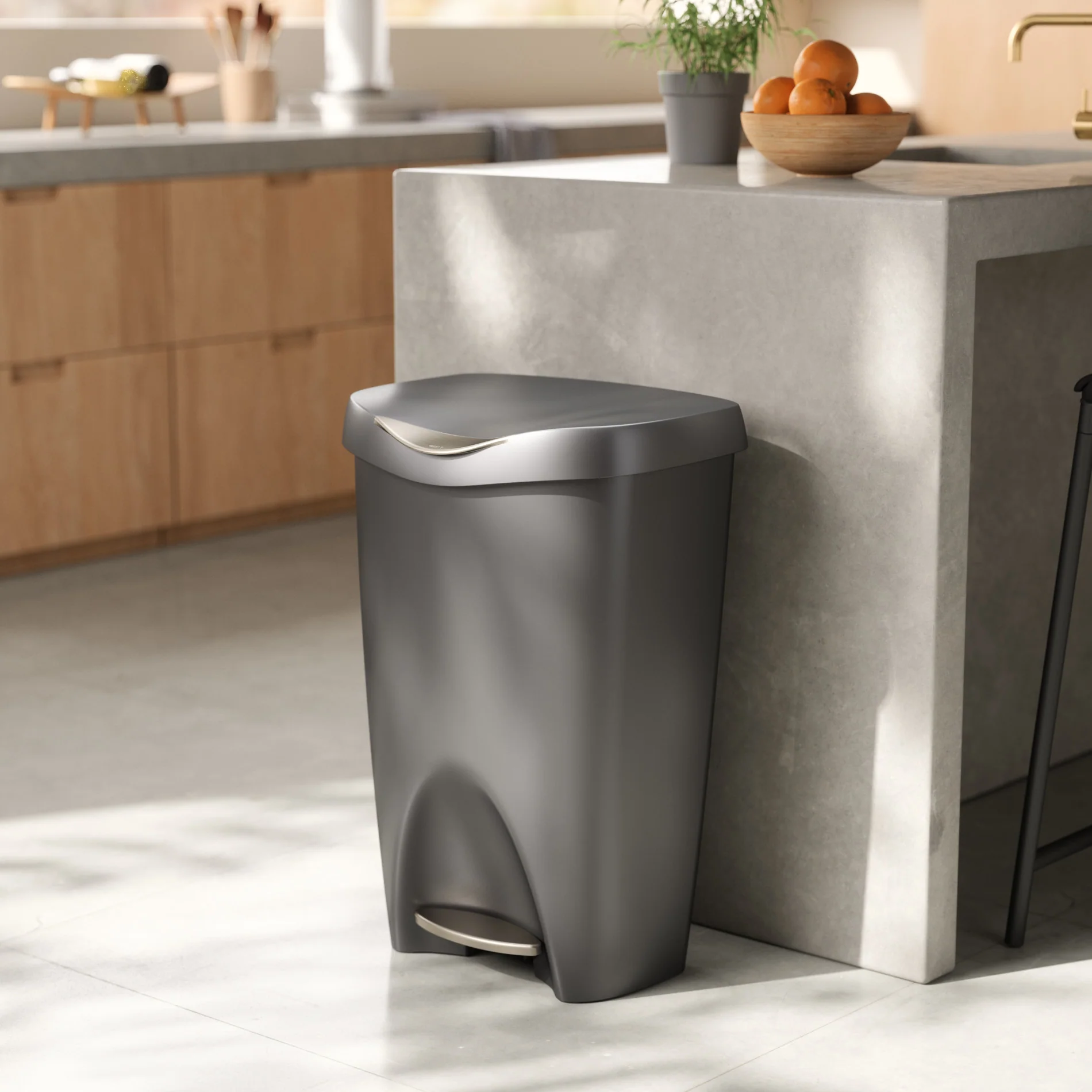 Brim Step On Trash Can - Image 13