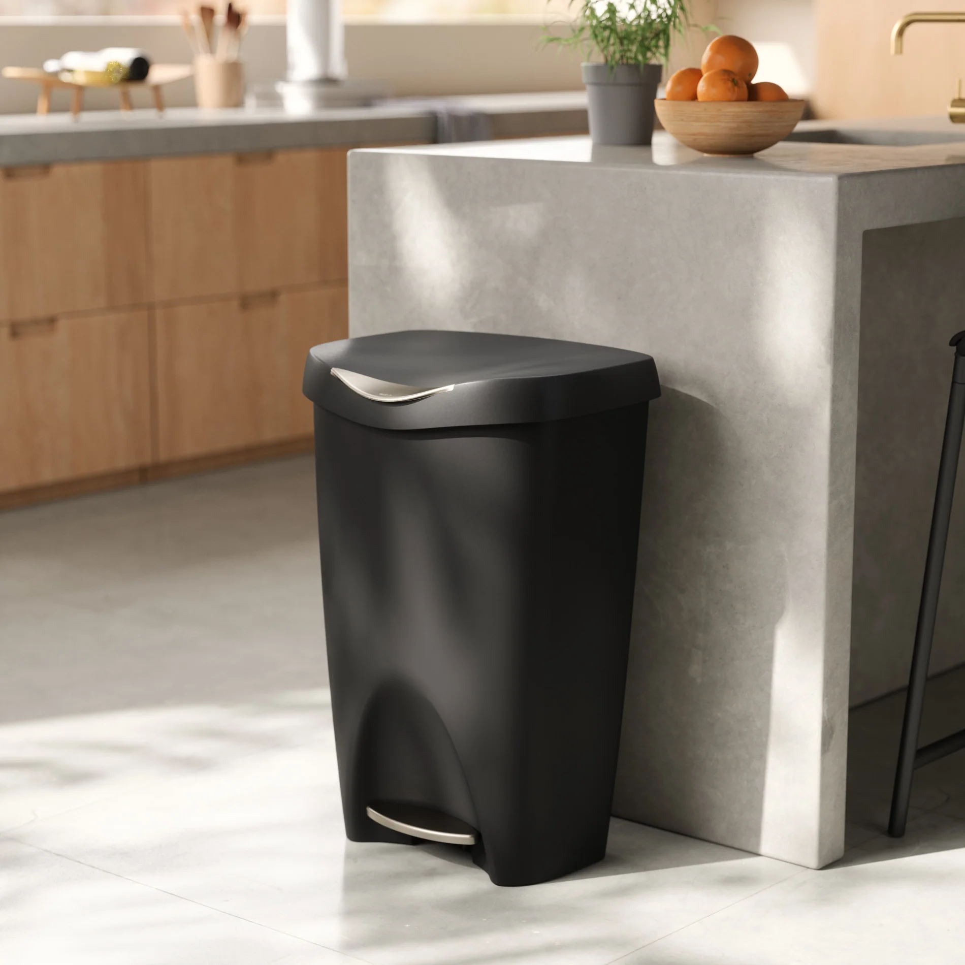 Brim Step On Trash Can - Image 8